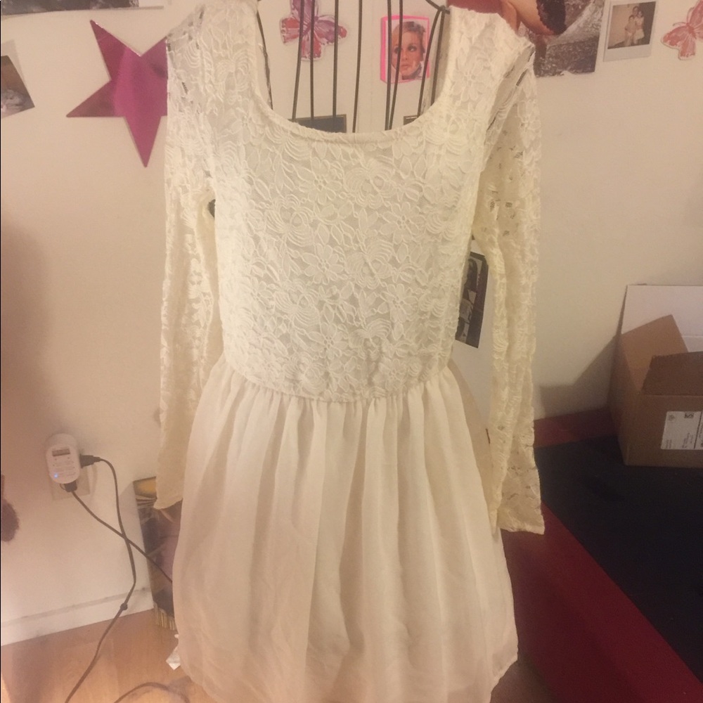 Girly lace white skater dress 🧁